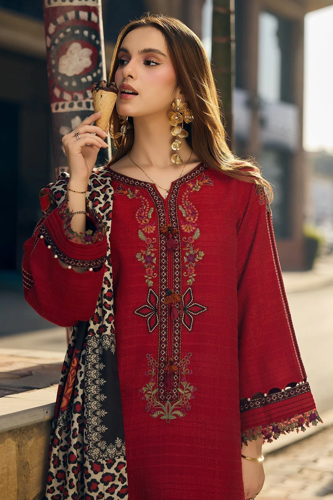 Lawn-3PC Embroidered Shirt With Digital Printed Jauqard Dupatta-5049 - Image 2