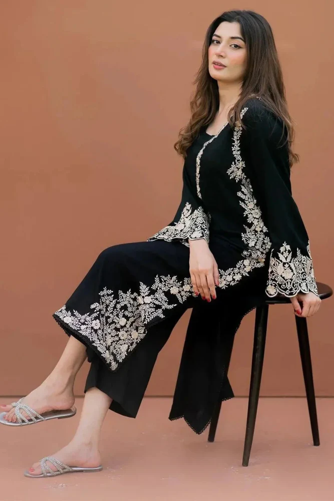 Lawn 2PC Embroidered-5025 - Image 3