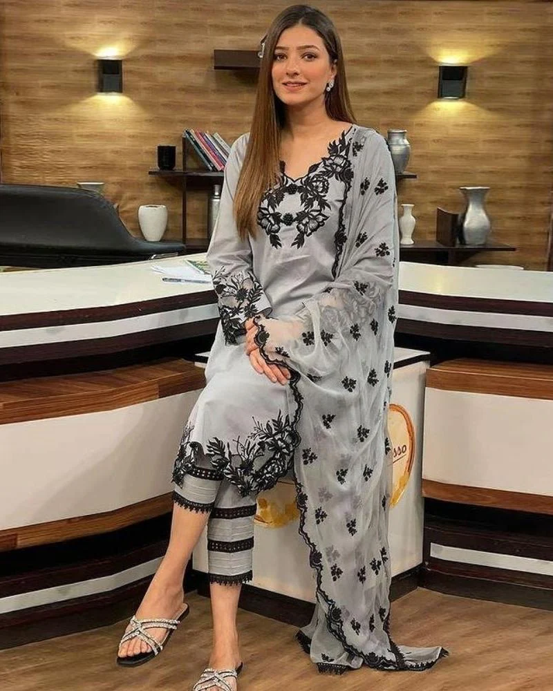 -50% Lawn-3PC Embroidered Shirt with Chiffon Embroidered Dupatta -5138