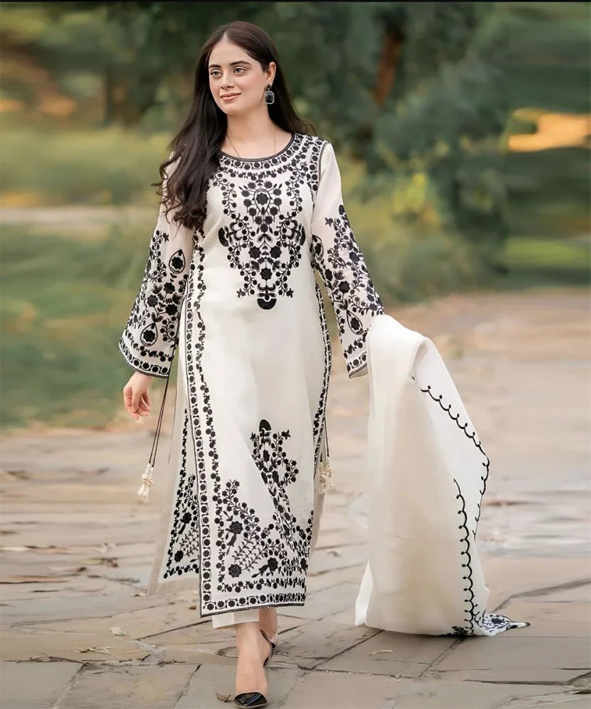 Lawn 3PC Embroidered With Chiffon Embroidered Dupatta-5019 - Image 3